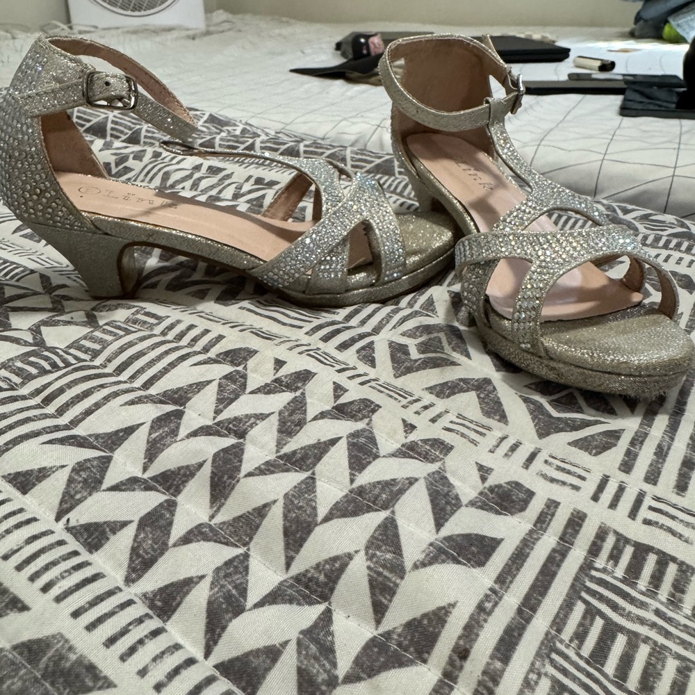 LIL GIRLS SHOES - Picture 2 of 2